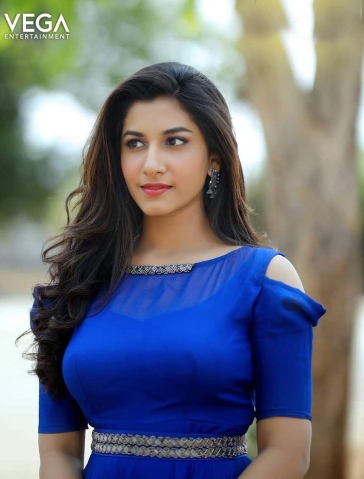 Model Sarvasheesh Sarkar