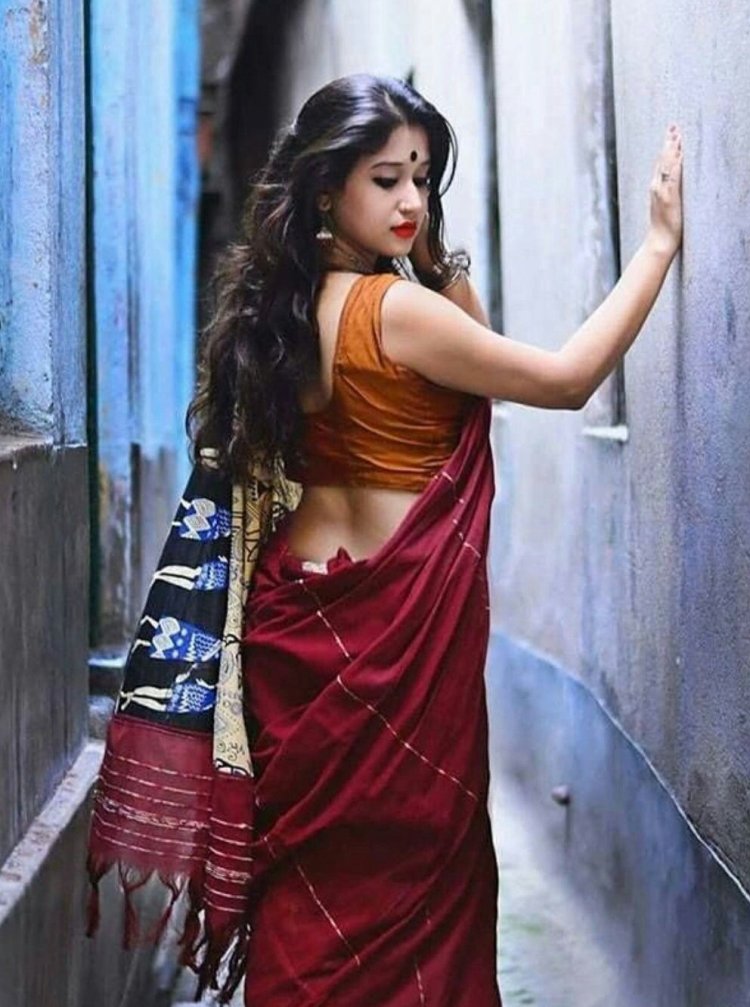 Desi Hips