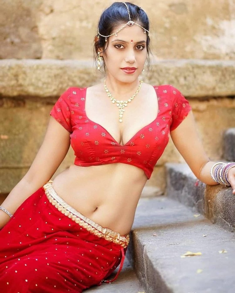 Anushka Shetti in Sari