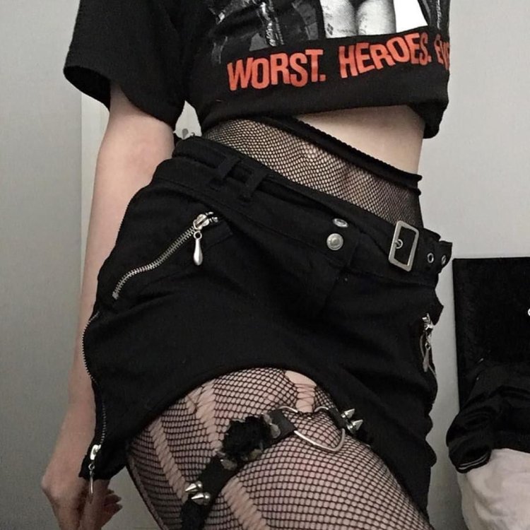 Aesthetics of bad girls