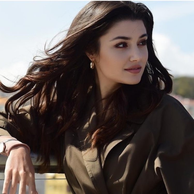 Hande Erchel in the series Ring