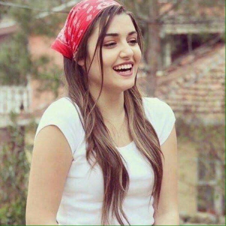 Hande Erchel Maliks Andy Kara