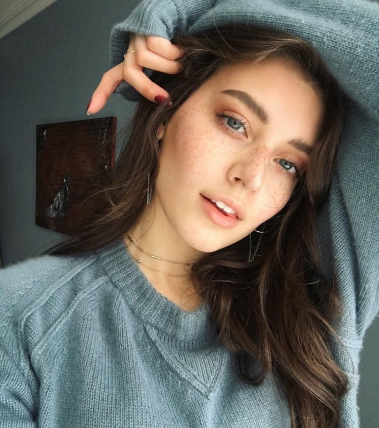 Jessica Clements without makeup