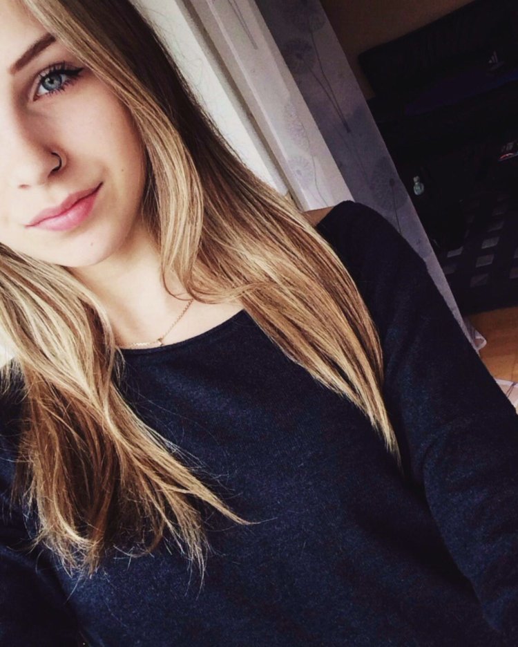 A beautiful teenager selfie