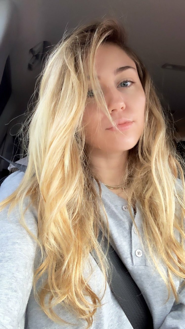 Miley Cyrus Blonde