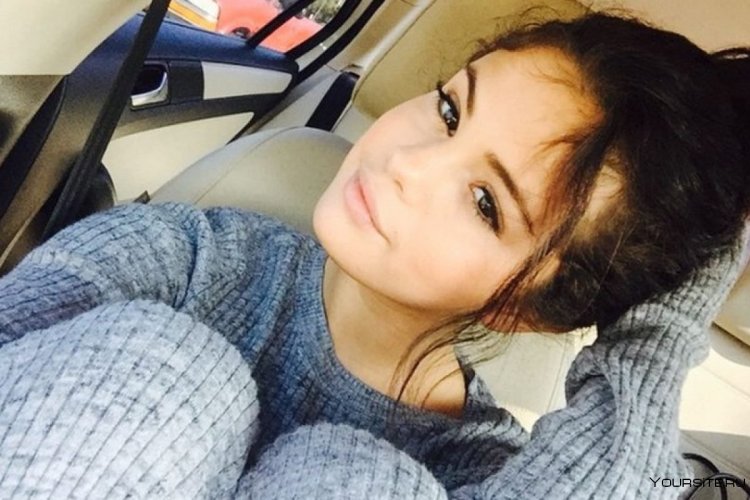 Selfie girls in the car