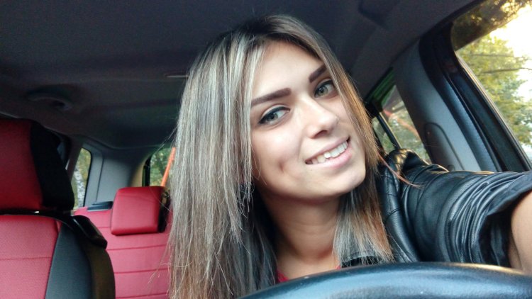 Selfies of ordinary girls