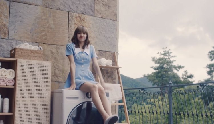 Lalisa Amateur Masturbating with Beautiful Babes