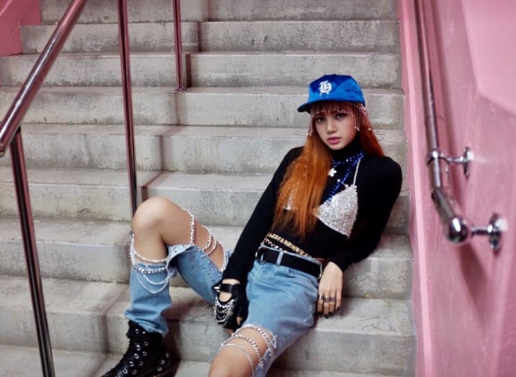 Black Pink Fox in Kepka