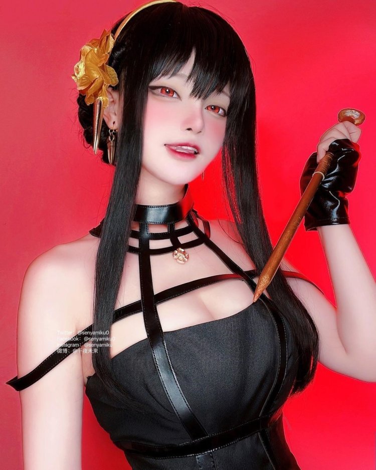 Anya cosplay Spy family