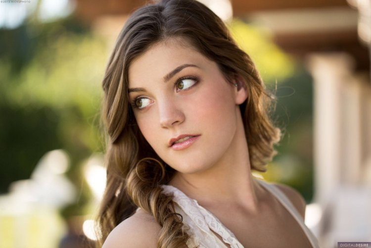 Wallpaper Kacie James