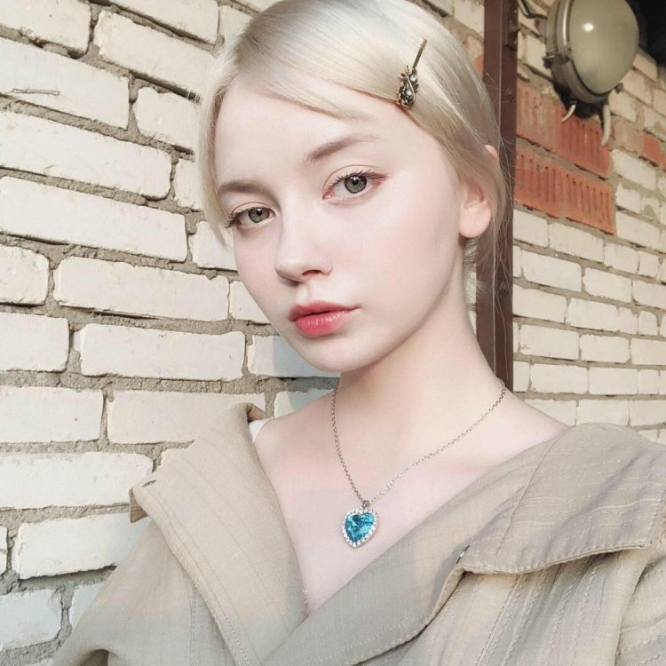 Sophie Kefalonia Freckles