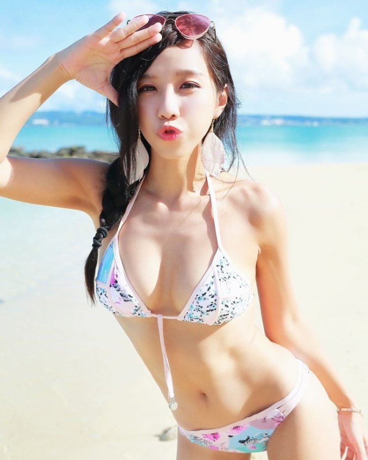 Girls Taiwan Bikini