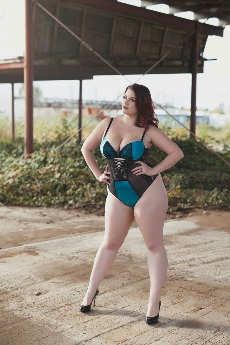 Alexandra Shcherbakova model plus saz