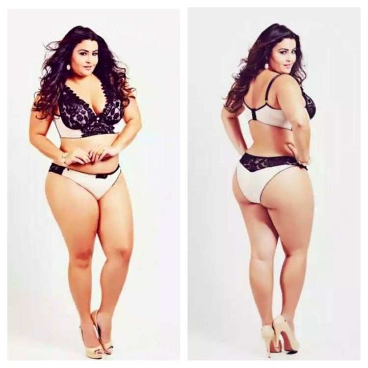 Model + Saiz Pamela Alexandra in a bikini