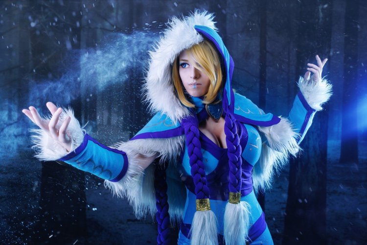 Crystal Maiden Dota 2 cosplay