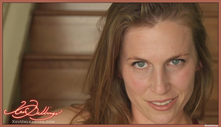 Cumshot on the face of Xev Bellringer