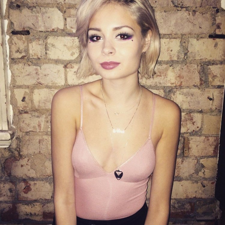 Nina Nesbitt Hot