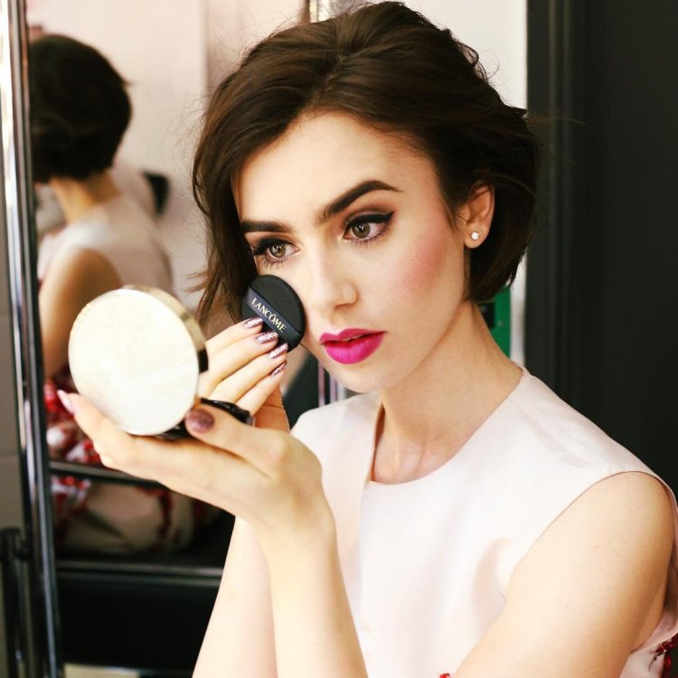 Lily Collins 2017