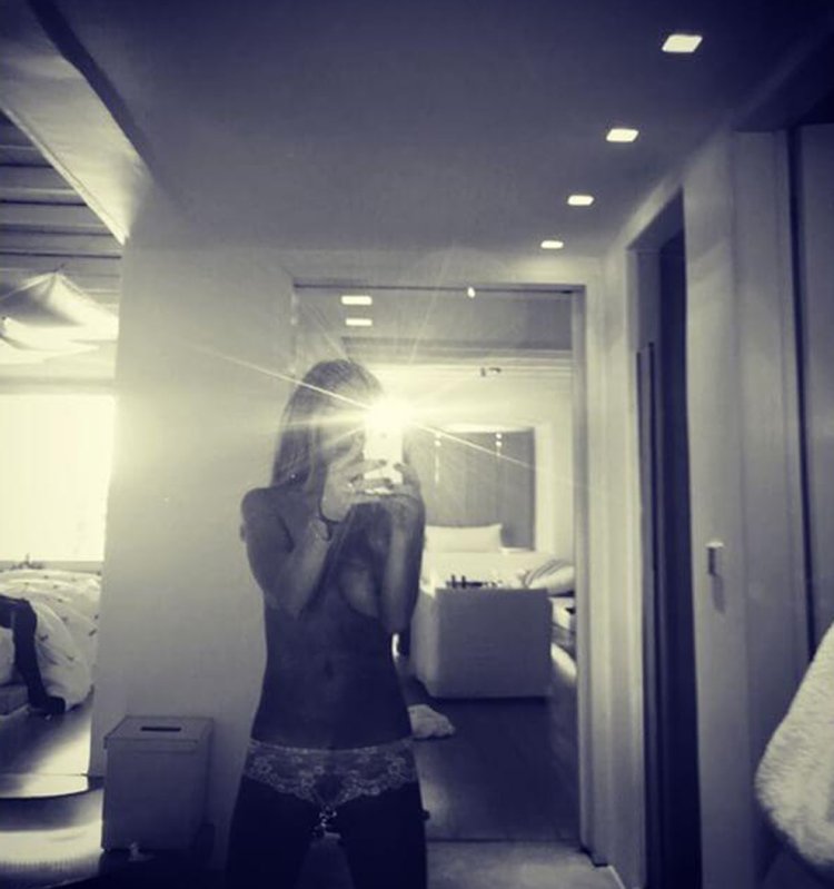 Lindsay Lohan Topless