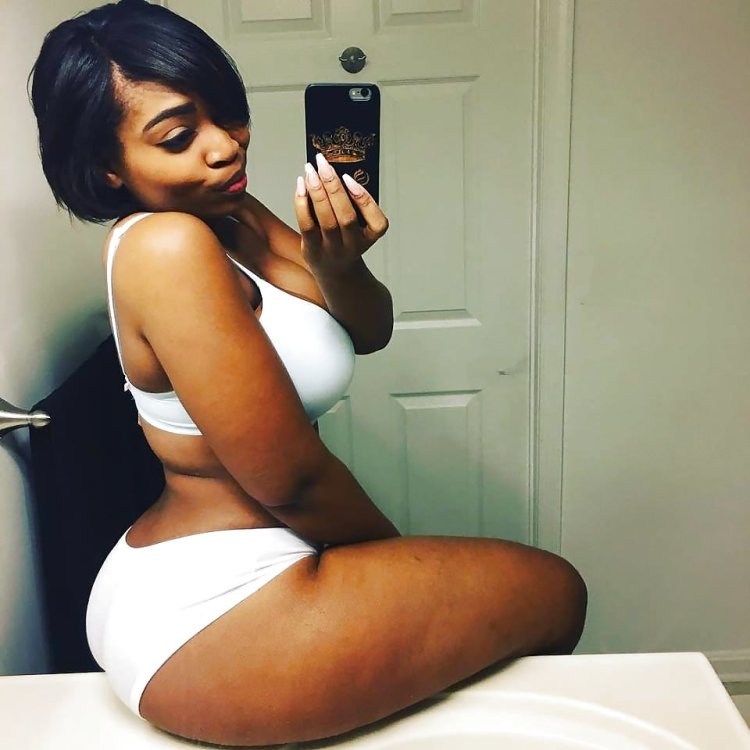 Selfie lush black women