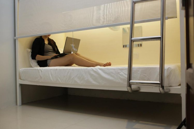 Noise -insulating bed