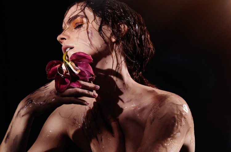 Natural beauty Emma Watson photo shoot