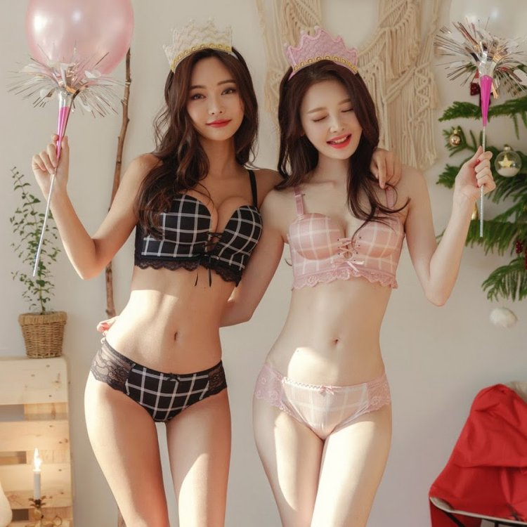 Kim Bo Ram & Kim Hee Jeong