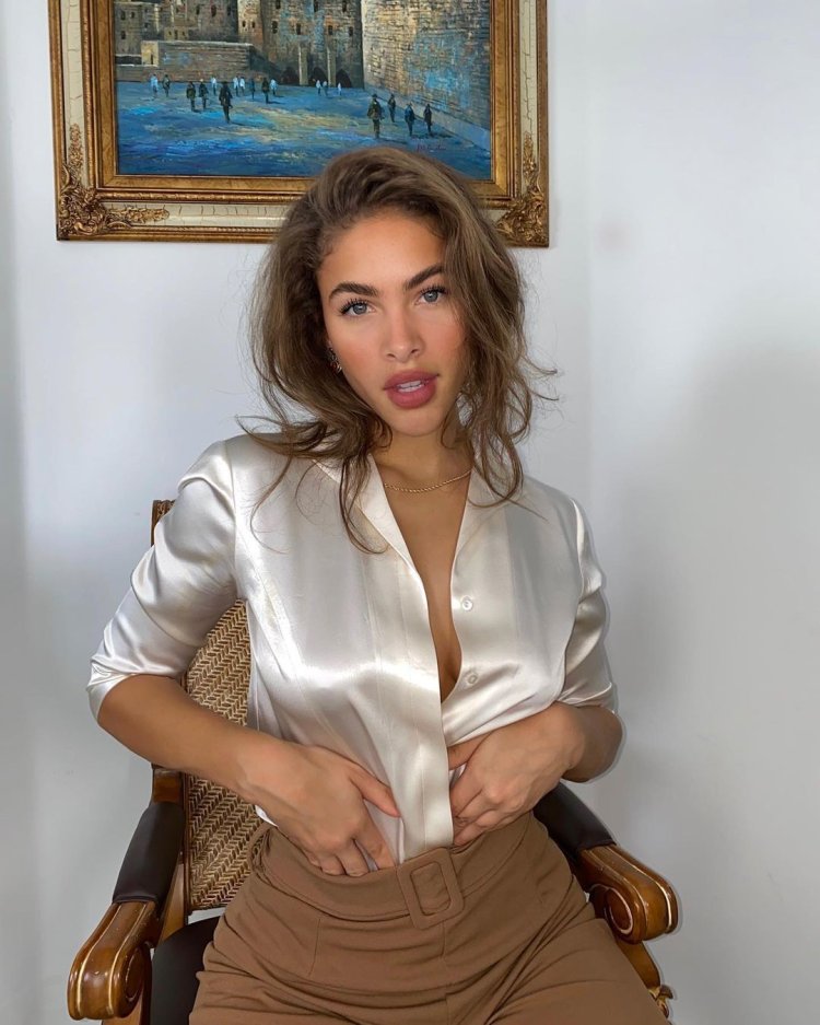 Smush blondes in satin blouses