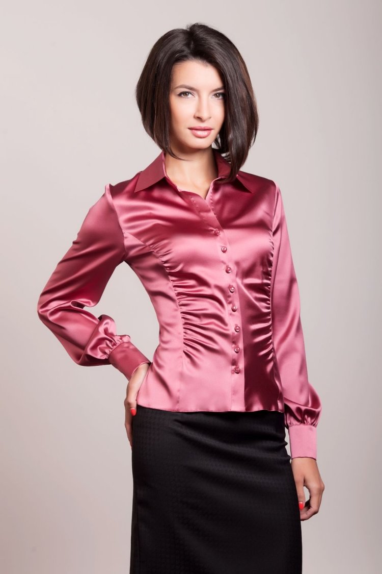 Mature aunts in selfie blouses