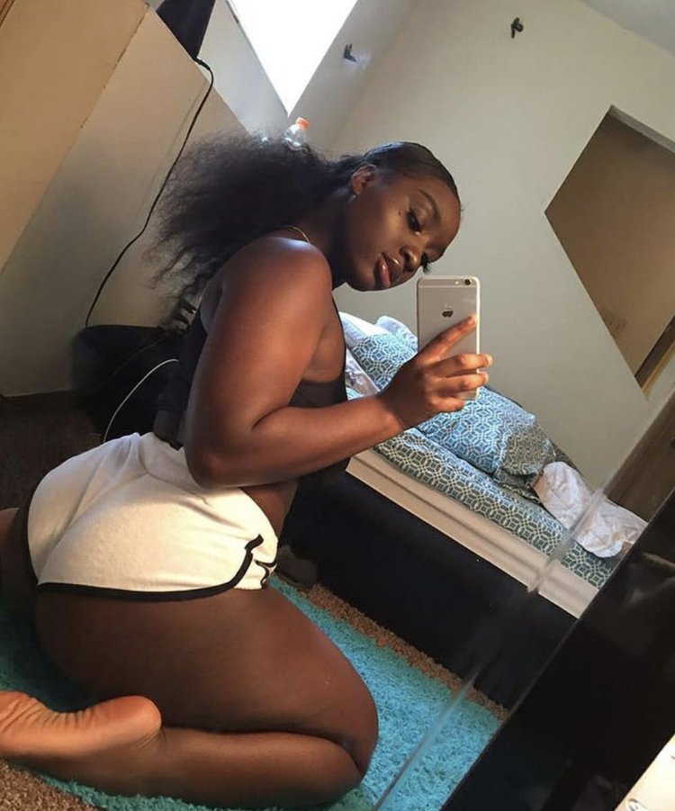 Model Big Black Ebony Feet Ass
