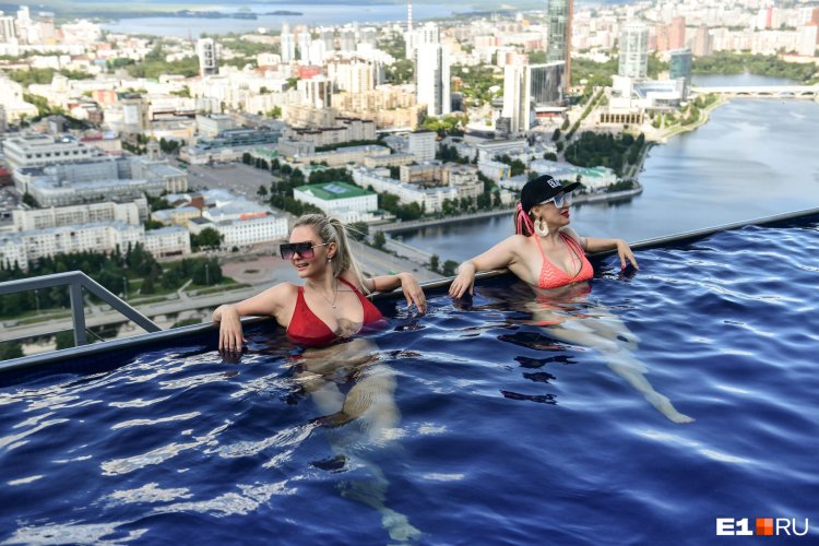 Open pool in Vysotsky Yekaterinburg