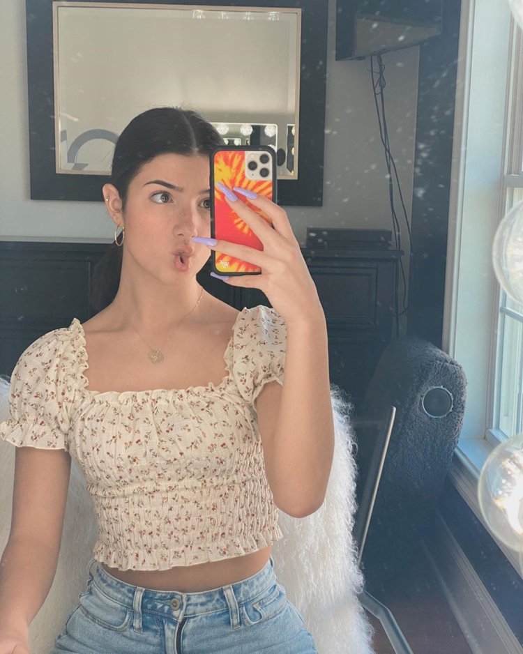 Charlie Damelio style