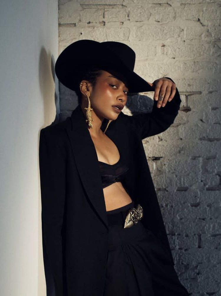 Tati Gabriel photo shoot