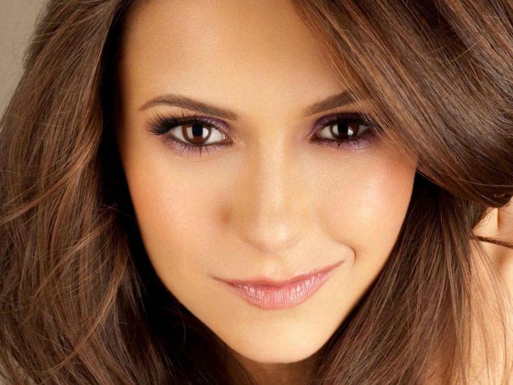 Nina Dobrev hair color