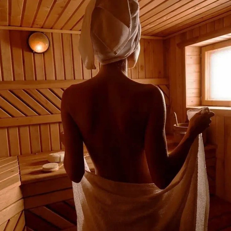 Photo shoot of a girl in a bathhouse