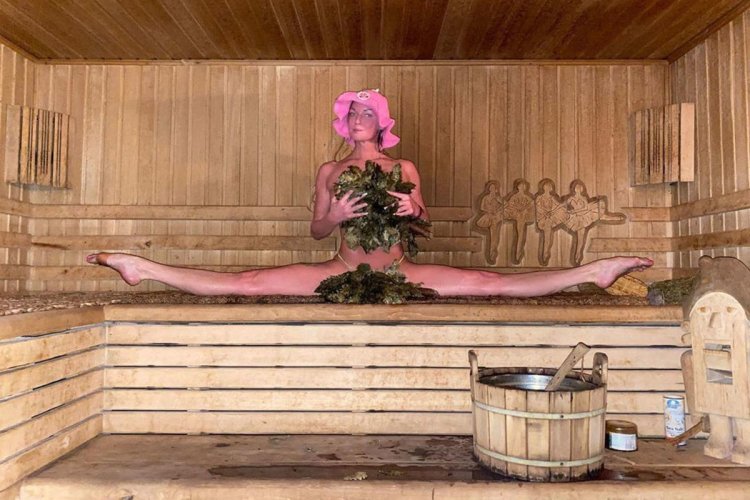 Anastasia Volochkova in the bathhouse