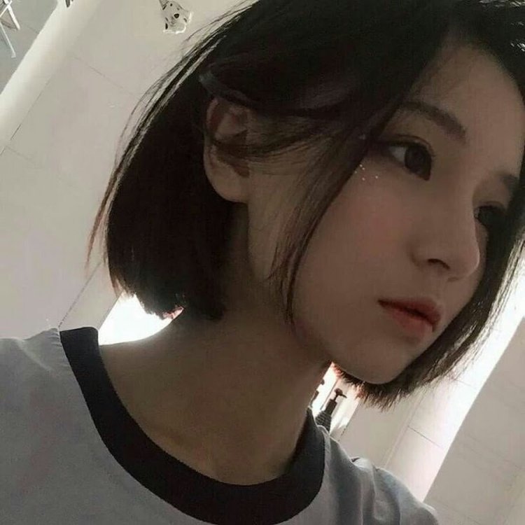 Ulzzang Girl with short hair