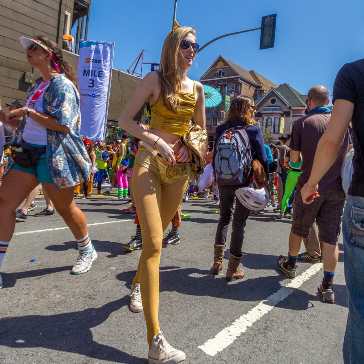 The Bay to Breakers Logo