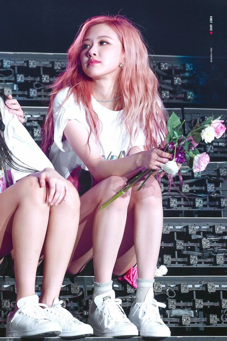 Breasts of rose from blackpink