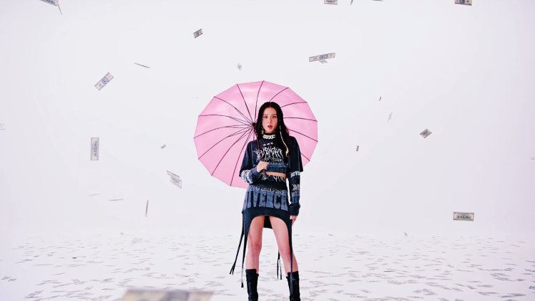 Blackpink outfits from SHUT Down clip