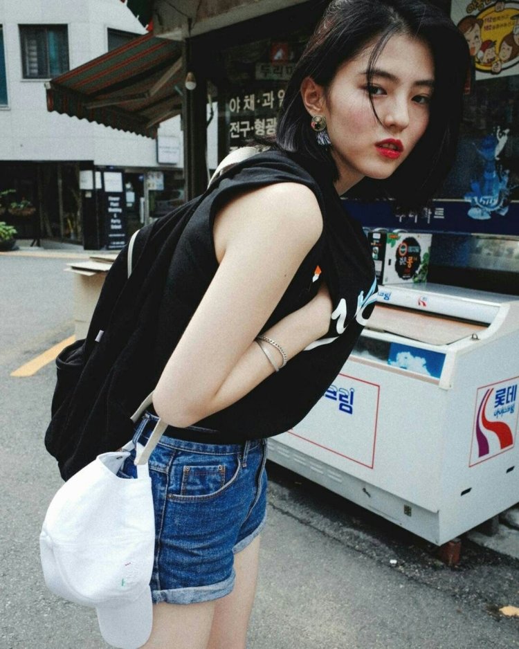 Khan with hi photo to debut