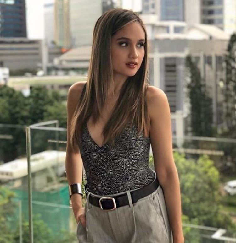 Artis Cinta Laura Tlanjang