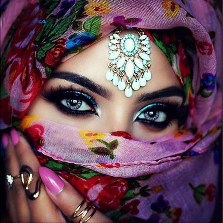 The eyes of the eastern beauty