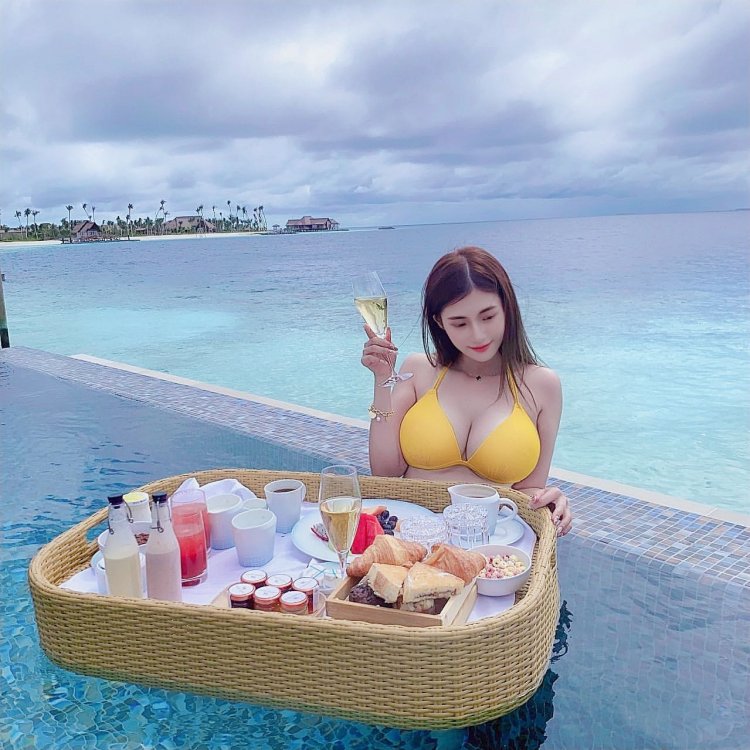 Vivian19941008 in a swimsuit