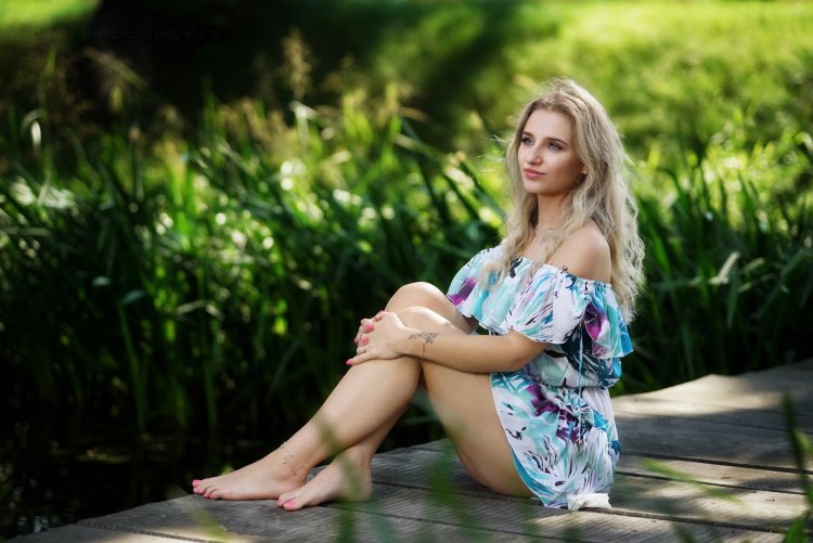 Blonde in the dress Bosai