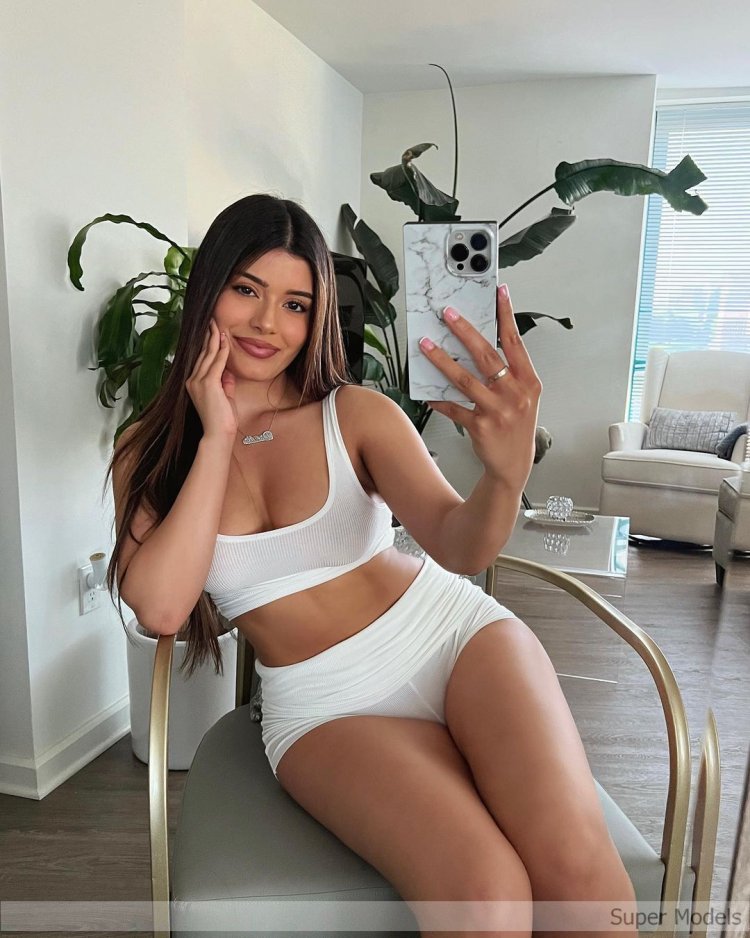 Daniella Salvi is hot