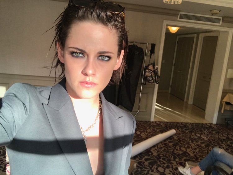 Kristen Stuart Selfie