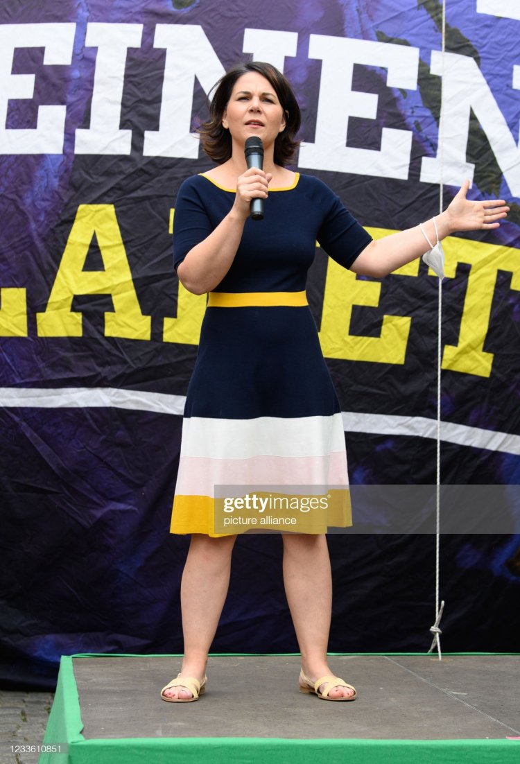 Annalena Baerbock Night Club