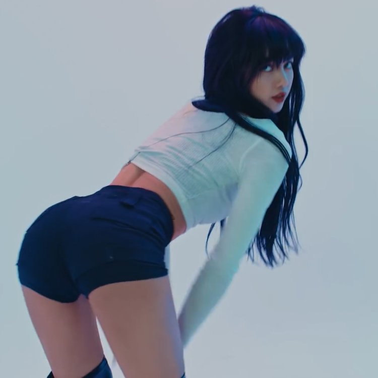 Lalisa Blackpink in underwear